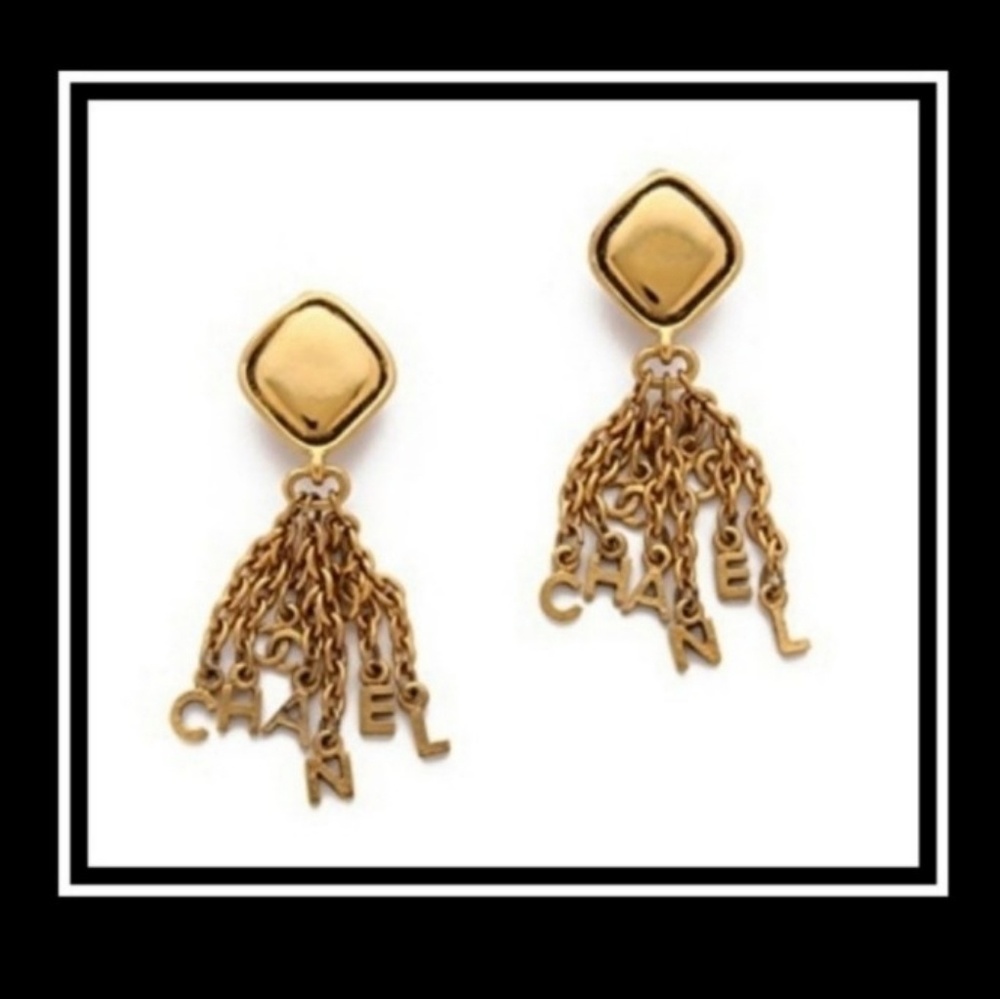 👑Chanel Letter Drop Earrings!👑